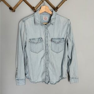 Levi’s Women’s Small Long Sleeve Ultimate Western Denim Snap Shirt in Light Wash